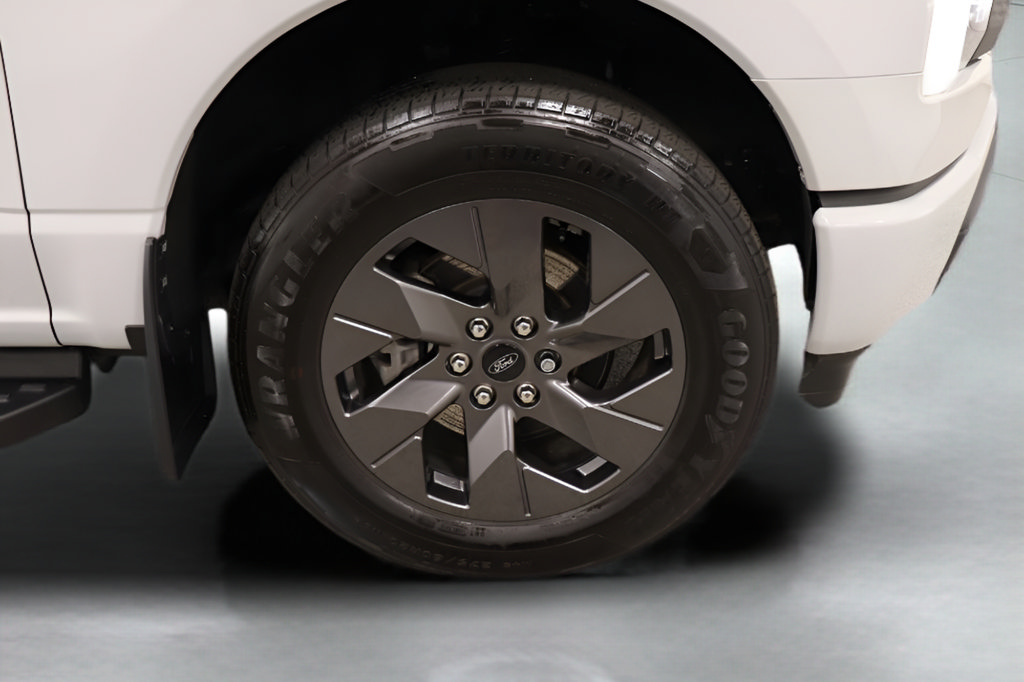 Used 2024 Ford F150 Lightning XLT AWD/4WD image 34