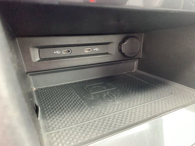 Used 2022 Volkswagen Tiguan SE R-Line image 35