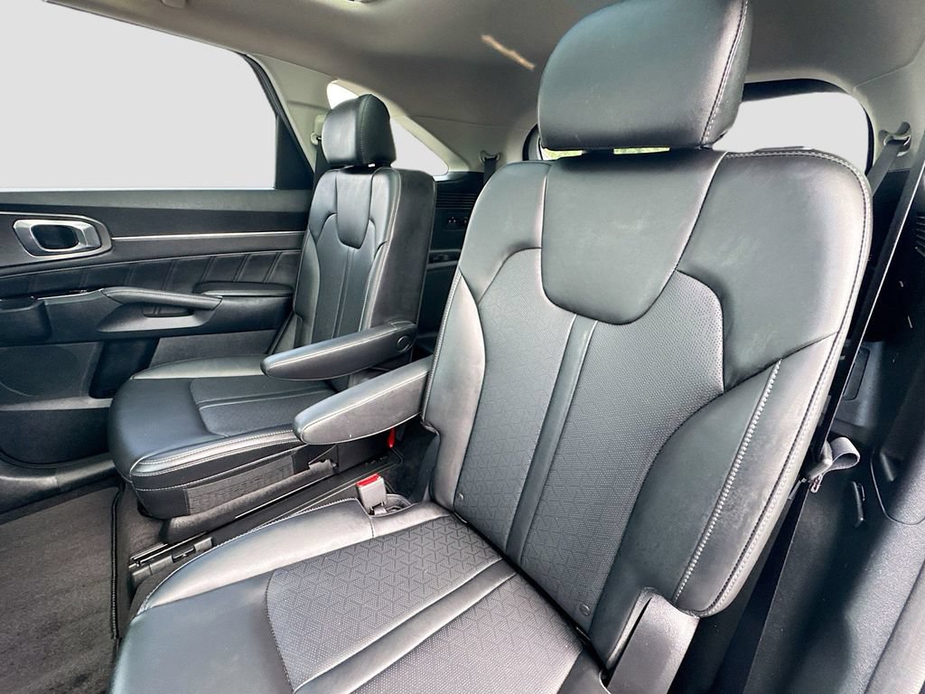 Certified 2023 Kia Sorento SX AWD/4WD image 28