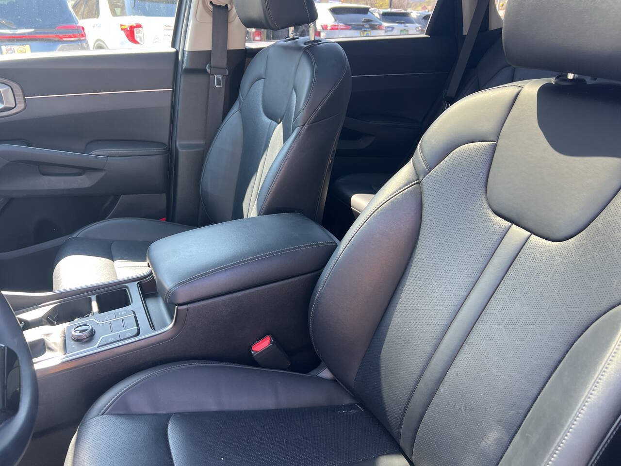 Used 2023 Kia Sorento S w/ Panoramic Sunroof Package AWD/4WD image 16