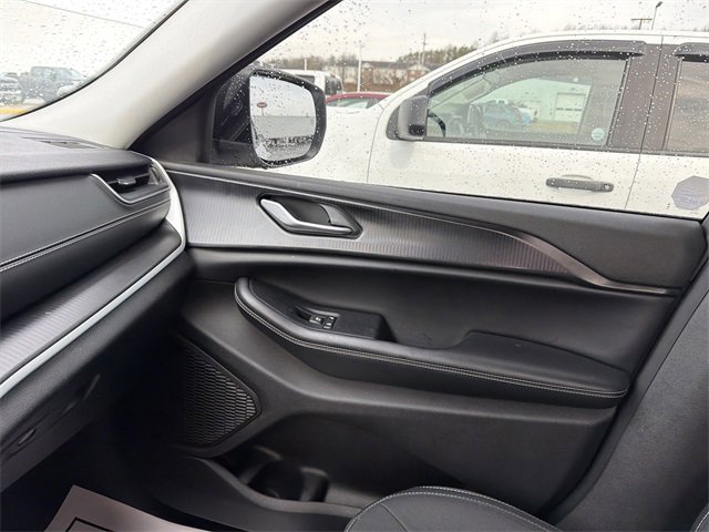 Used 2024 Jeep Grand Cherokee L Laredo image 21