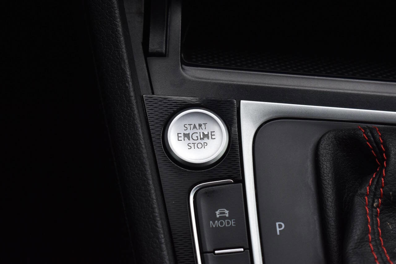 Used 2015 Volkswagen GTI Autobahn w/ Lighting Package (SEL) image 31