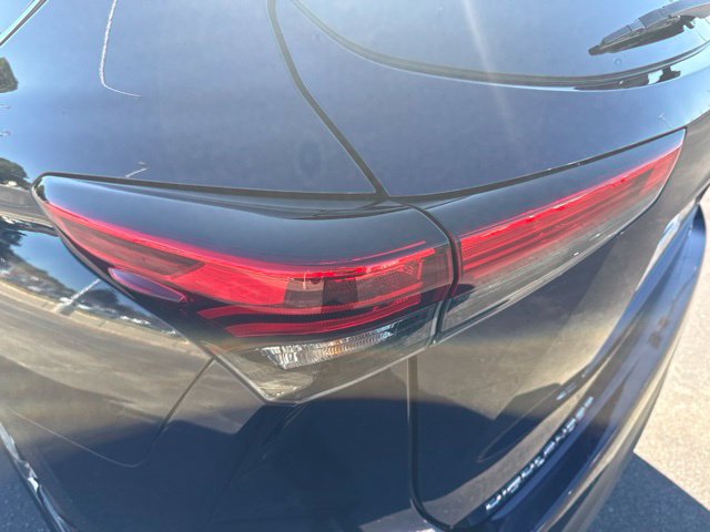 Used 2020 Toyota Highlander XLE AWD/4WD image 10