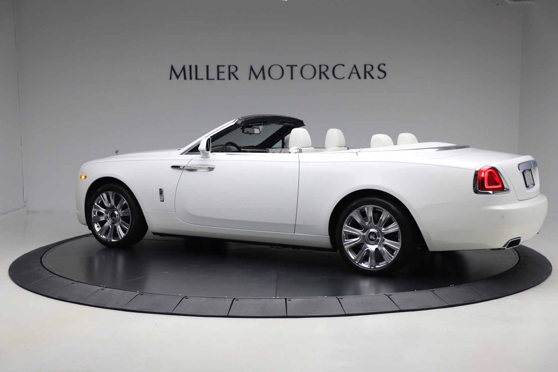 Certified 2018 Rolls-Royce Dawn image 6