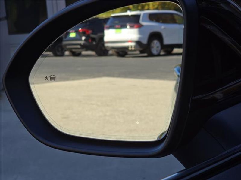 Certified 2025 Buick Envision Preferred image 25