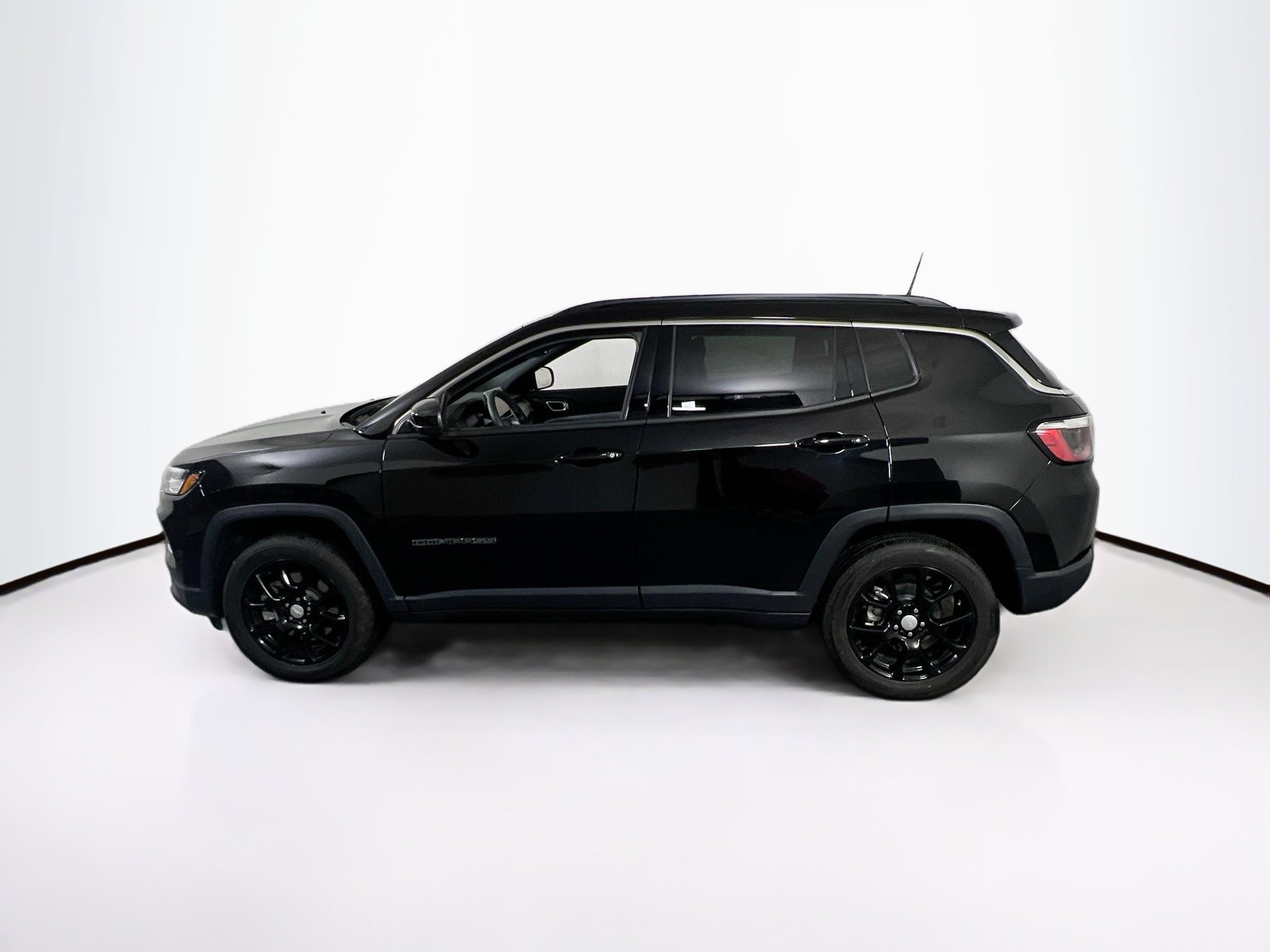 Used 2023 Jeep Compass Latitude w/ Sun and Sound Group AWD/4WD image 8