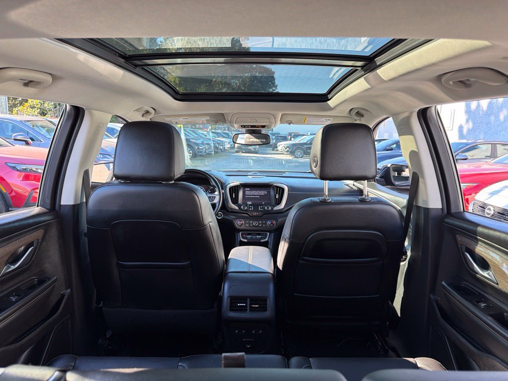 Used 2024 GMC Terrain Denali w/ Black Diamond Edition AWD/4WD image 10