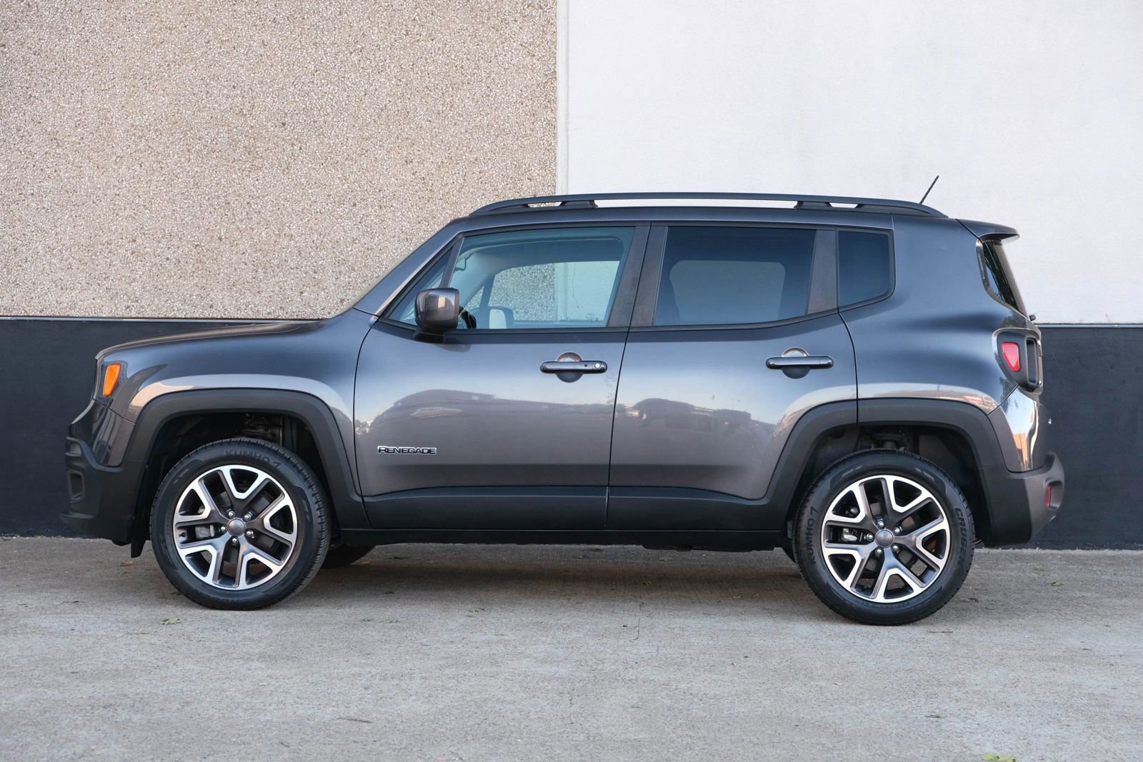 Used 2017 Jeep Renegade Latitude image 6