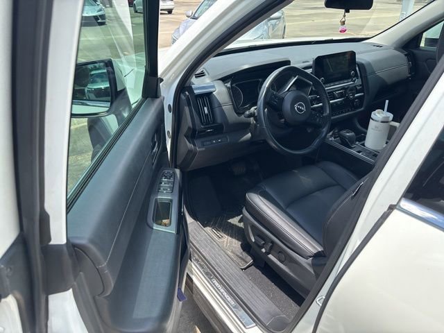 Used 2023 Nissan Pathfinder SV w/ SV Premium Package FWD image 8