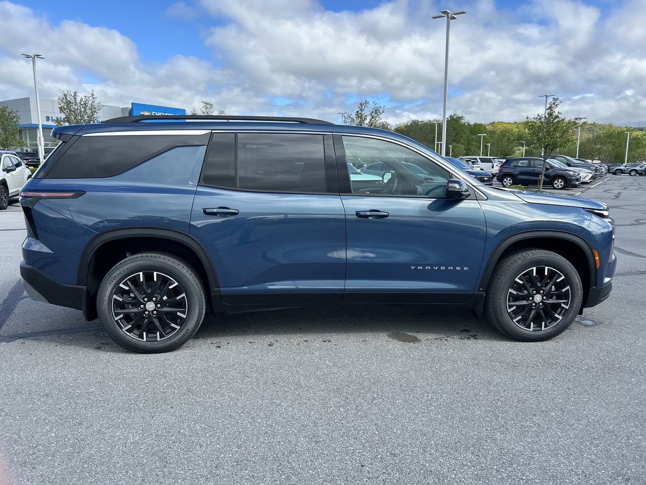 New 2026 Chevrolet Traverse LT w/ Sun and Wheel Package AWD/4WD image 8