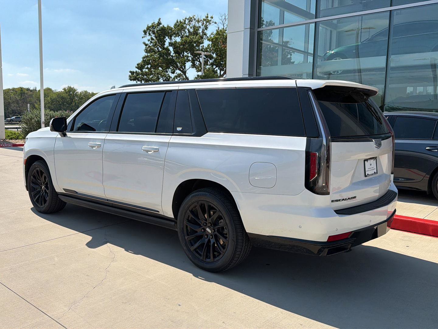 Used 2024 Cadillac Escalade ESV Sport w/ LPO, ONYX Package AWD/4WD image 3