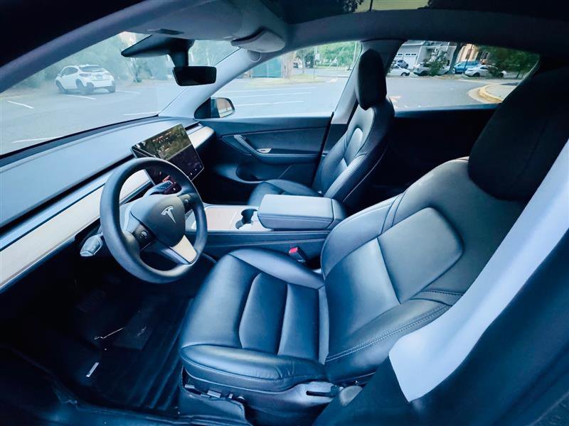 Used 2021 Tesla Model Y Long Range image 30