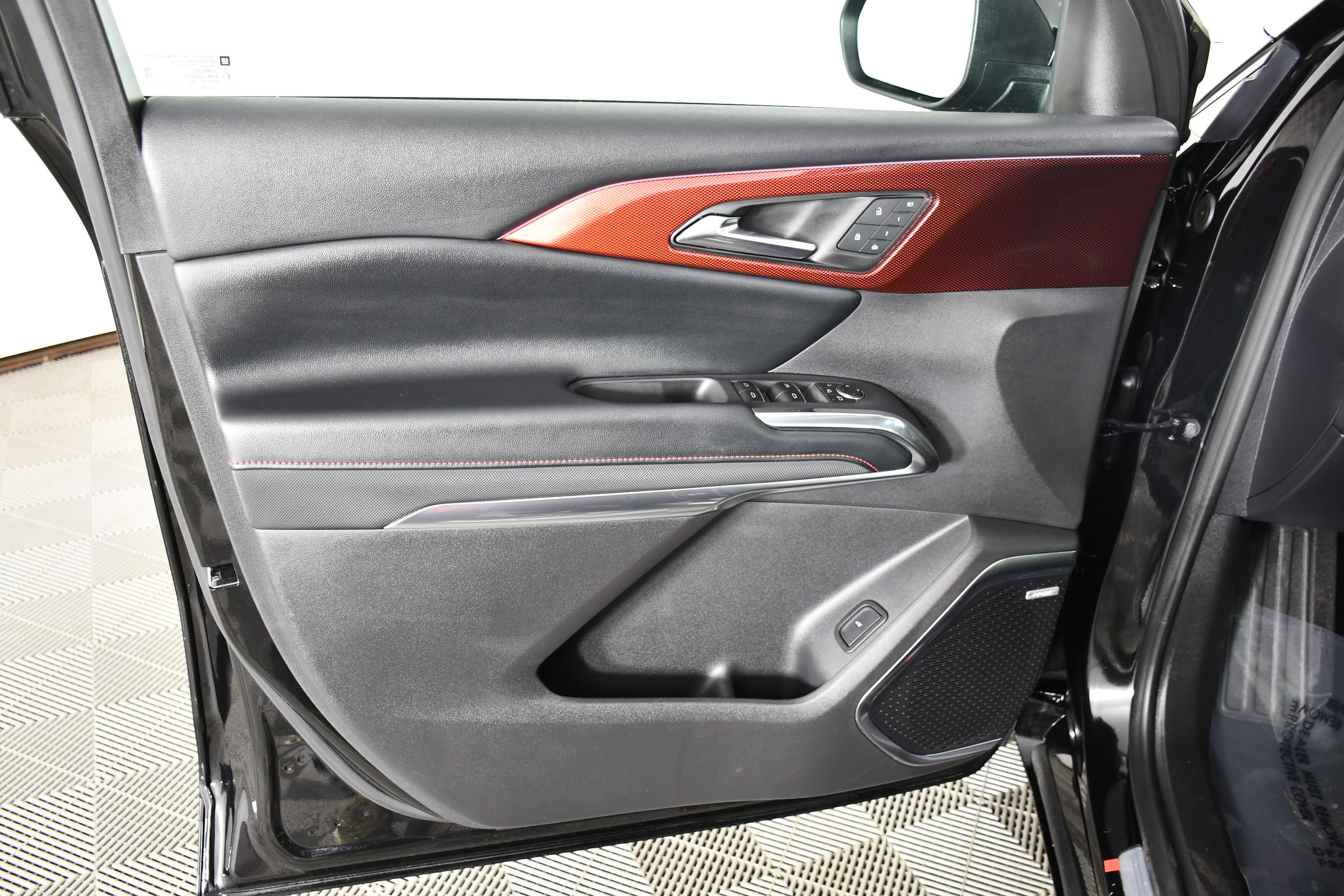 Used 2026 Chevrolet Traverse RS image 25