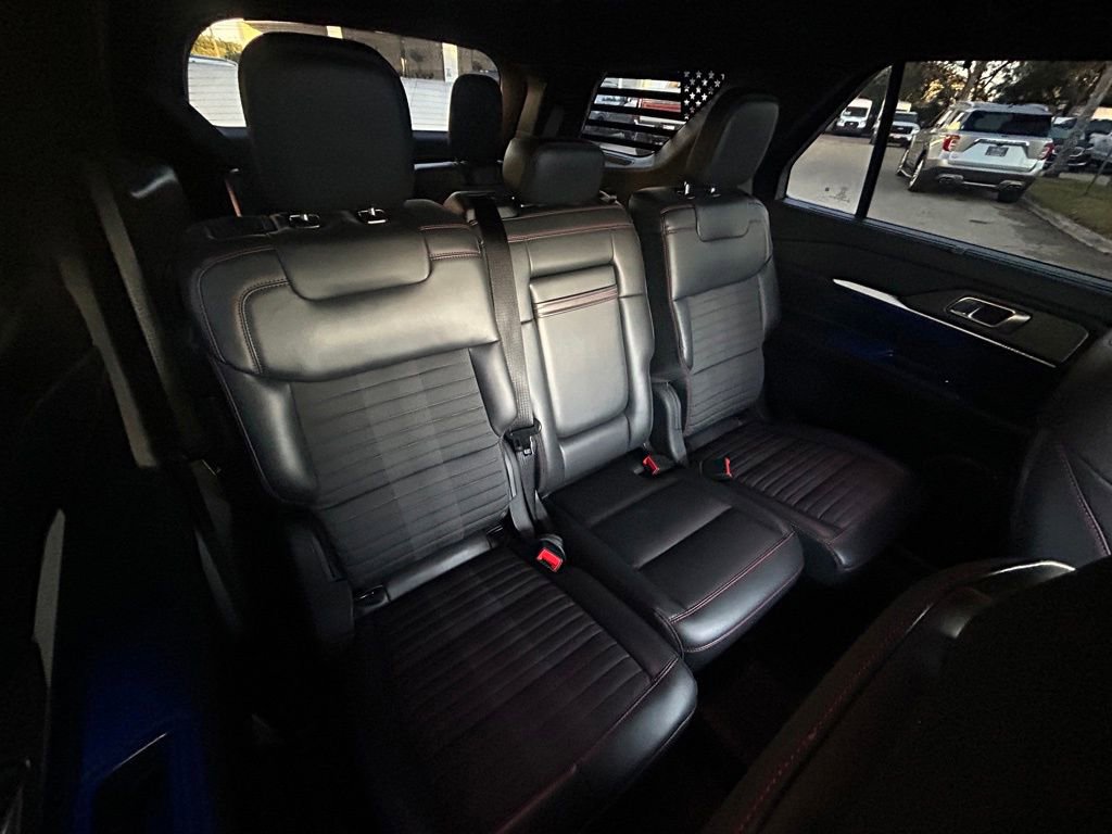 Used 2025 Ford Explorer ST-Line w/ Premium Package image 28