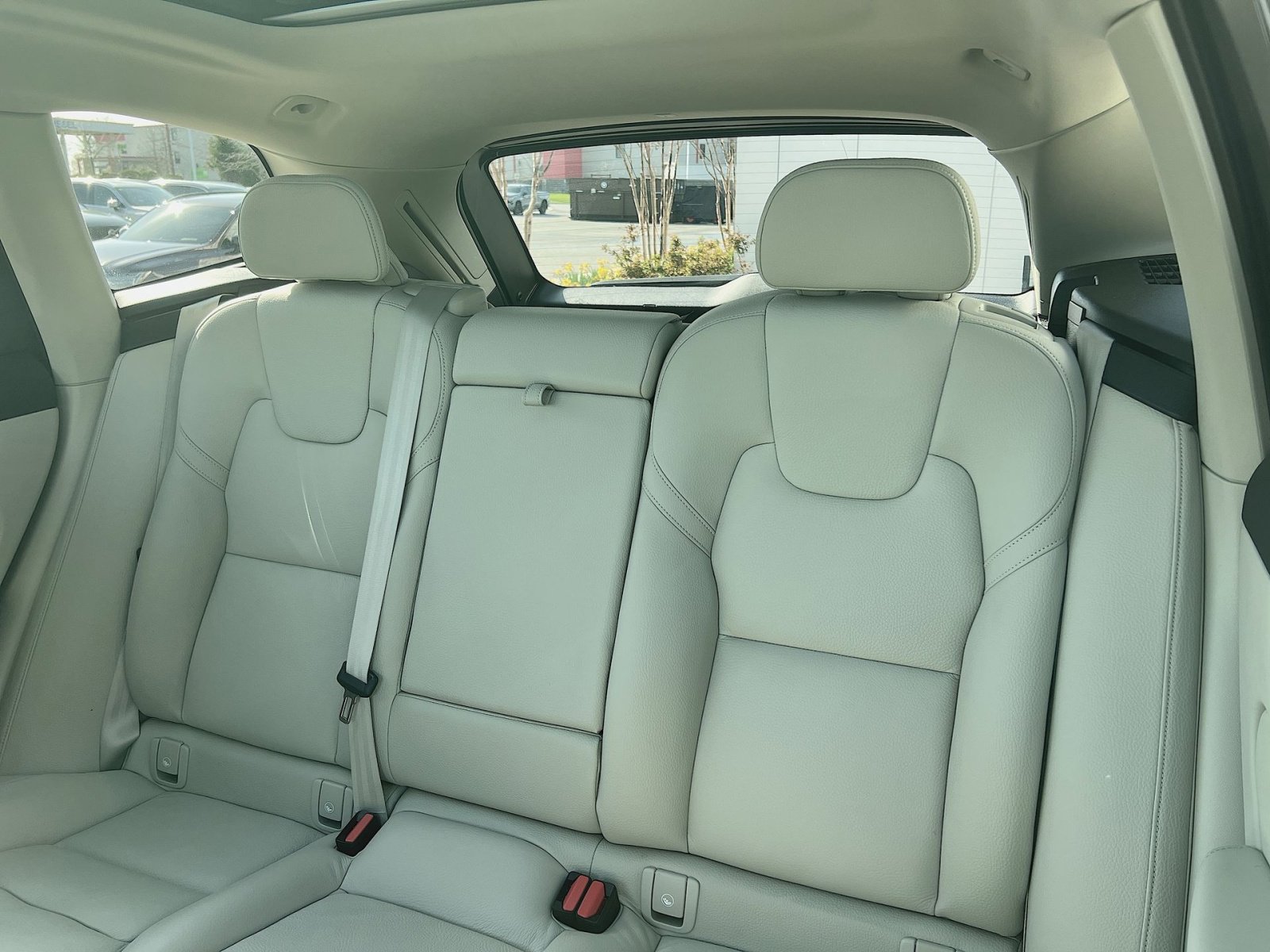 Certified 2023 Volvo XC60 B5 Plus w/ Climate Package image 25