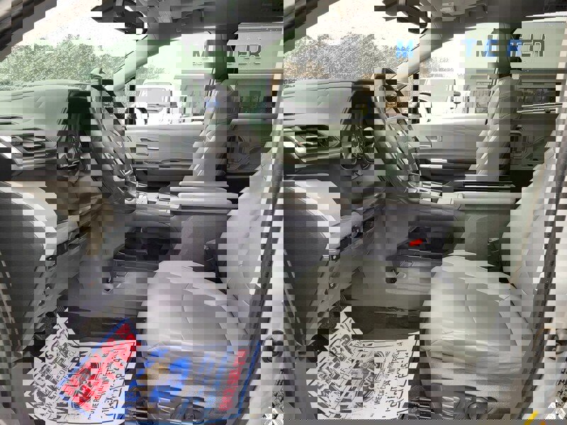 Used 2021 Toyota Sienna XLE image 5