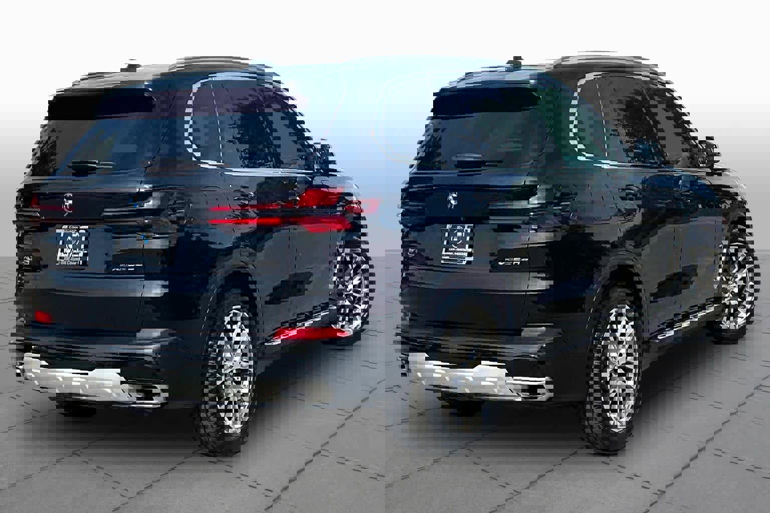 Used 2024 BMW X5 xDrive50e image 12