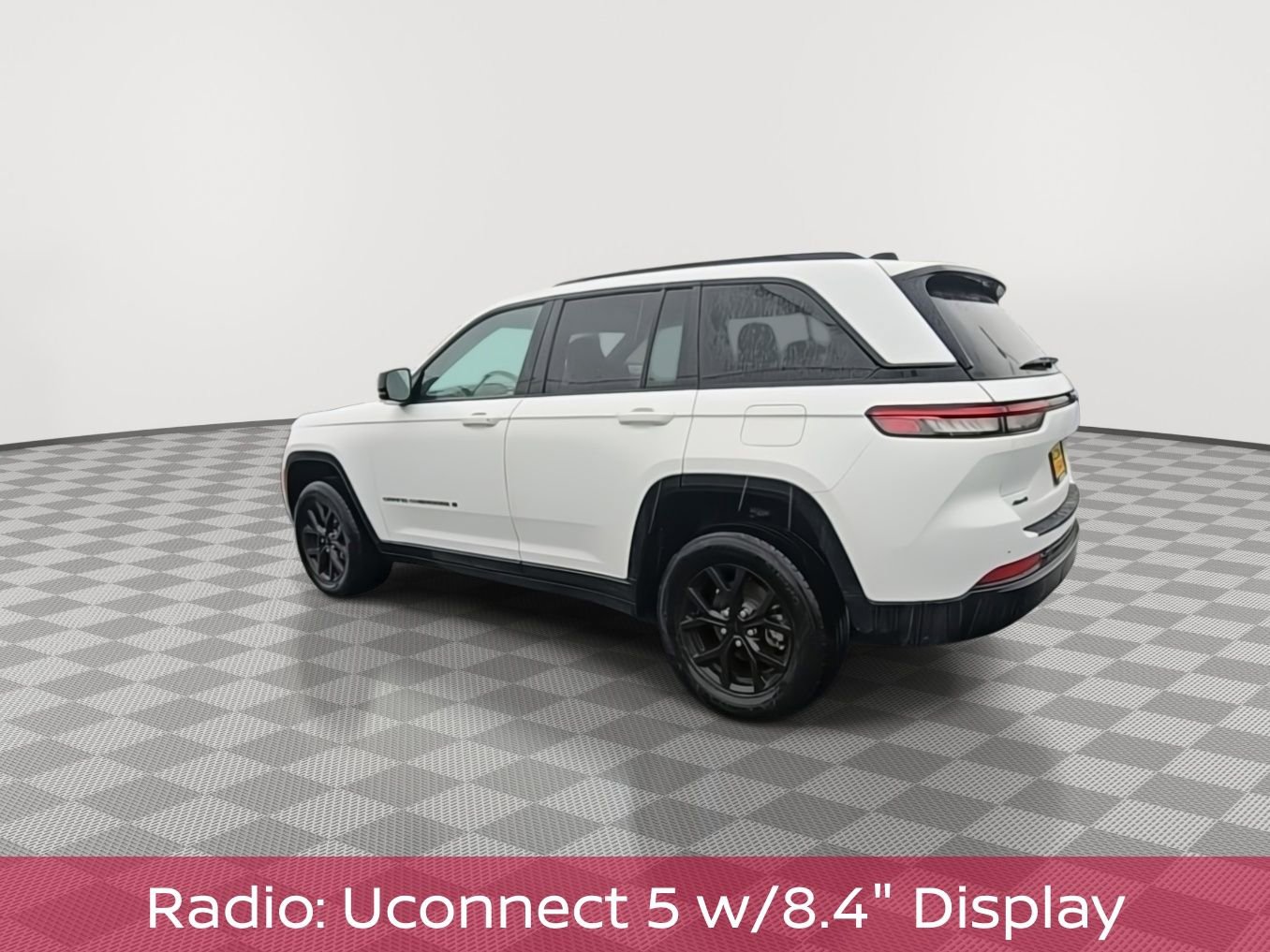 Used 2024 Jeep Grand Cherokee Altitude image 5