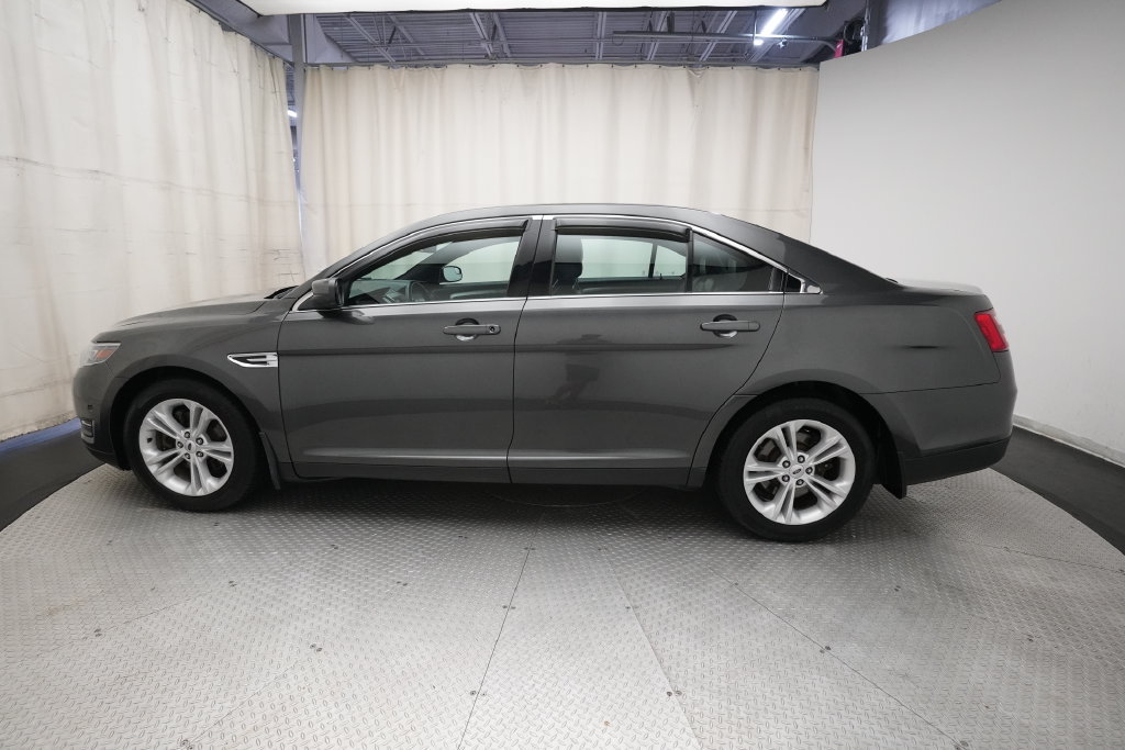 Used 2018 Ford Taurus SEL FWD image 25