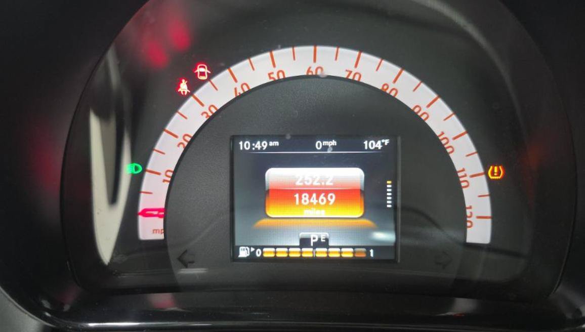 Used 2016 smart fortwo passion w/ Edition #1 Package RWD image 12