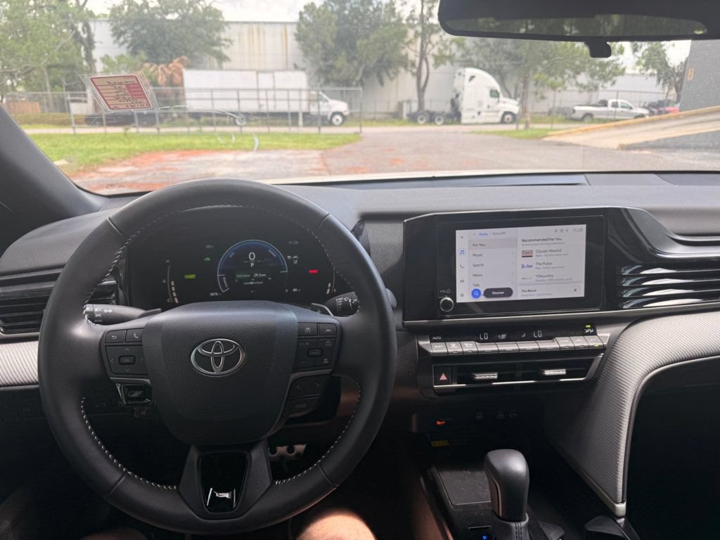 Used 2025 Toyota Camry SE FWD image 2