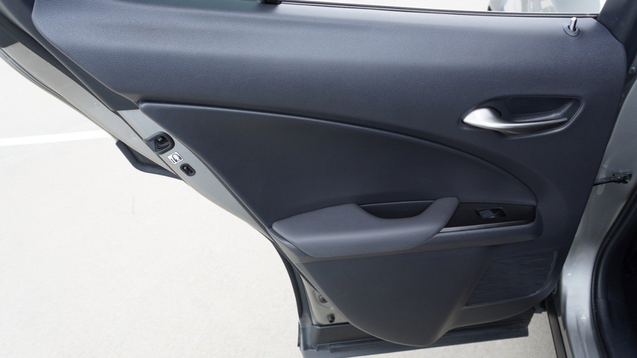 Used 2019 Lexus UX 200 w/ Premium Package image 31