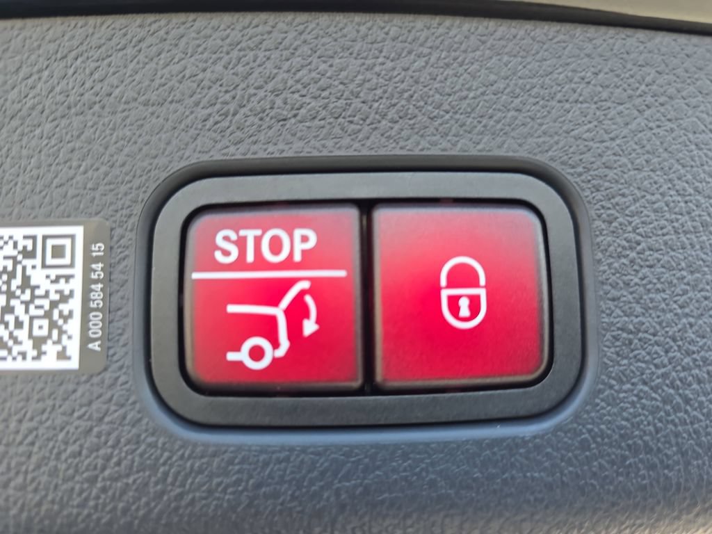Used 2026 Mercedes-Benz GLC 300 image 16