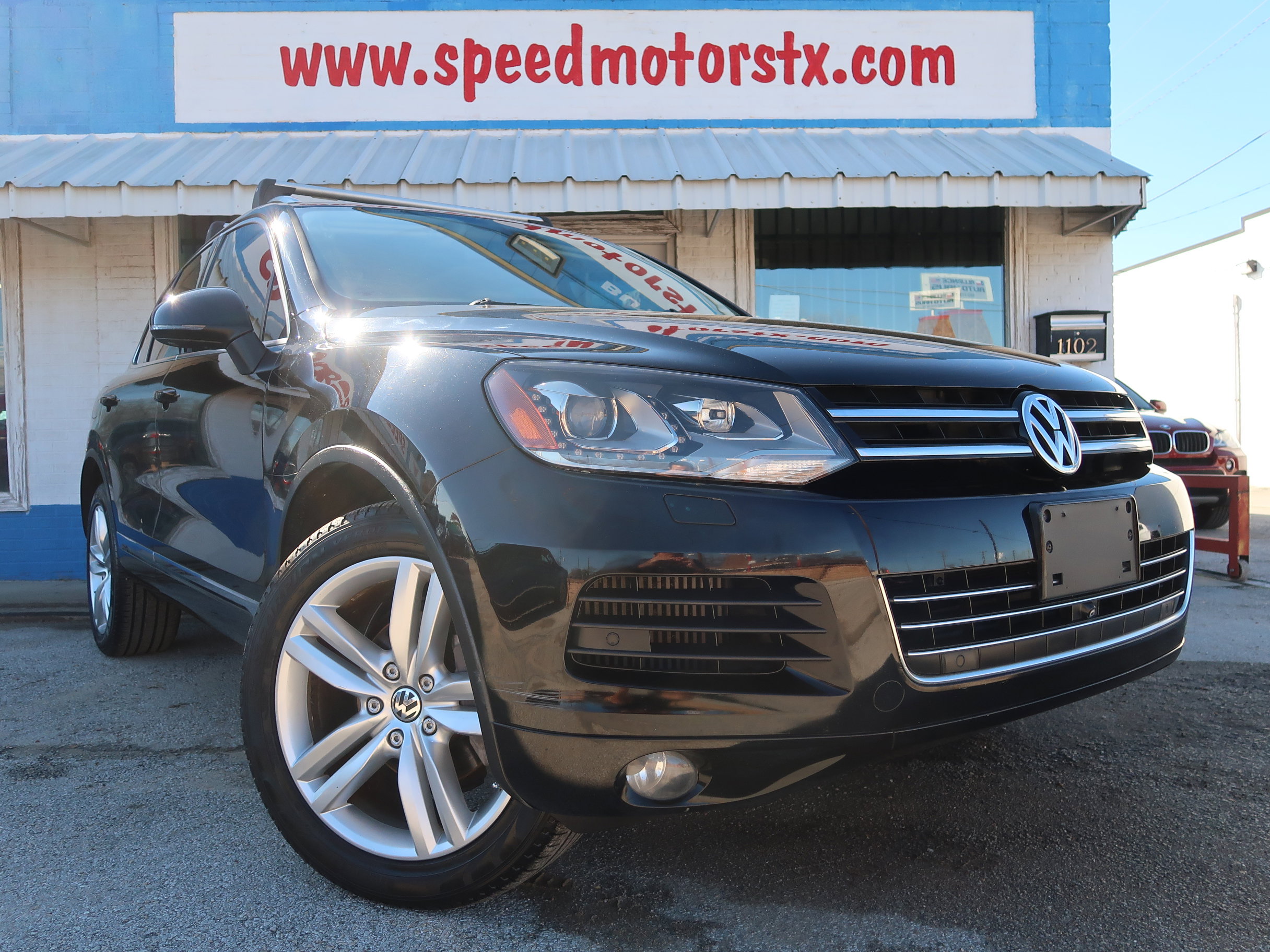Used 2014 Volkswagen Touareg Executive image 2