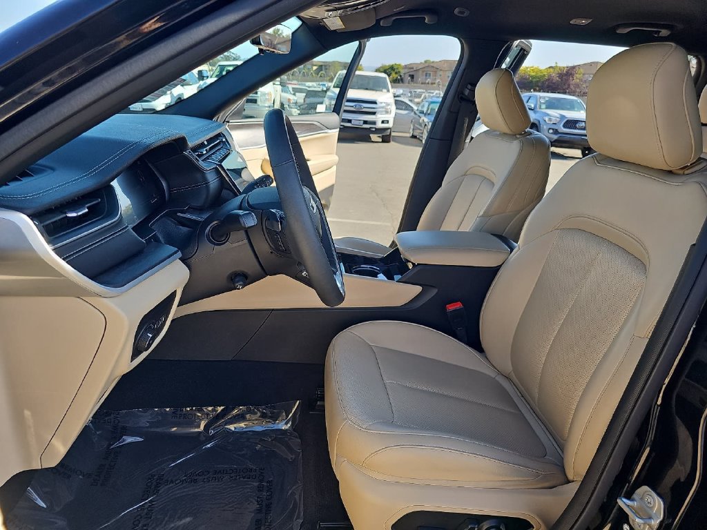 Used 2023 Jeep Grand Cherokee L Limited w/ Luxury Tech Group II AWD/4WD image 17