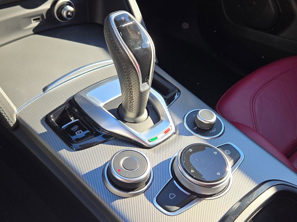 Used 2024 Alfa Romeo Stelvio Veloce image 27