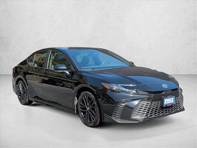 Used 2025 Toyota Camry SE FWD image 3
