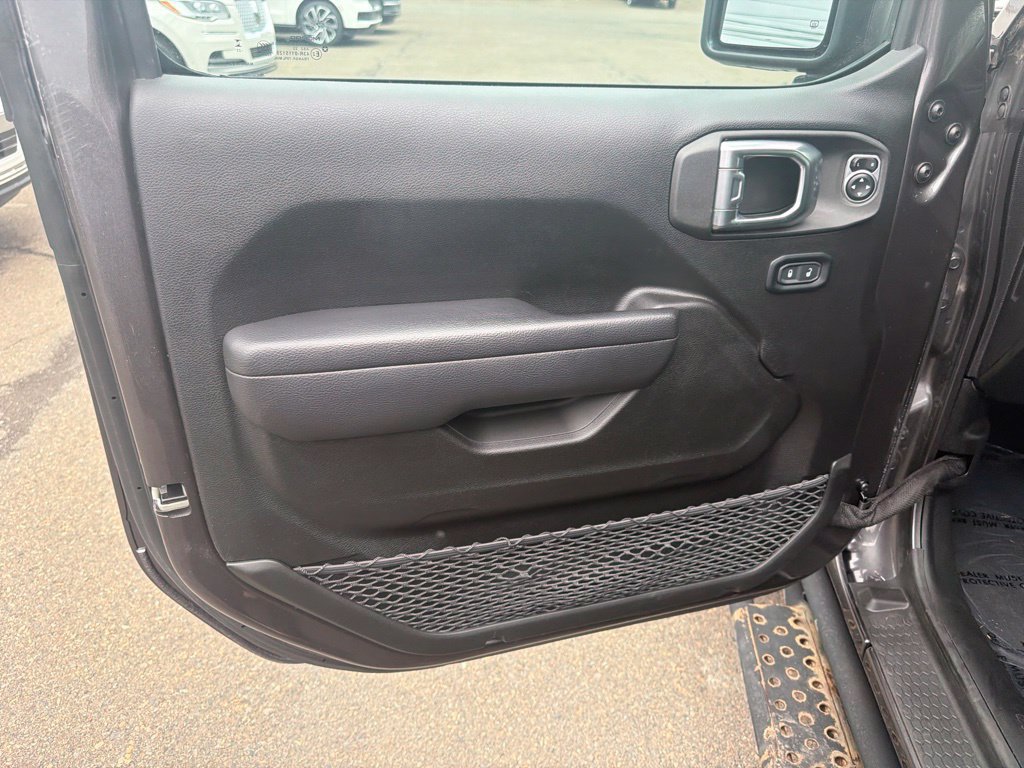 Used 2024 Jeep Wrangler Unlimited w/ Convenience Group AWD/4WD image 12