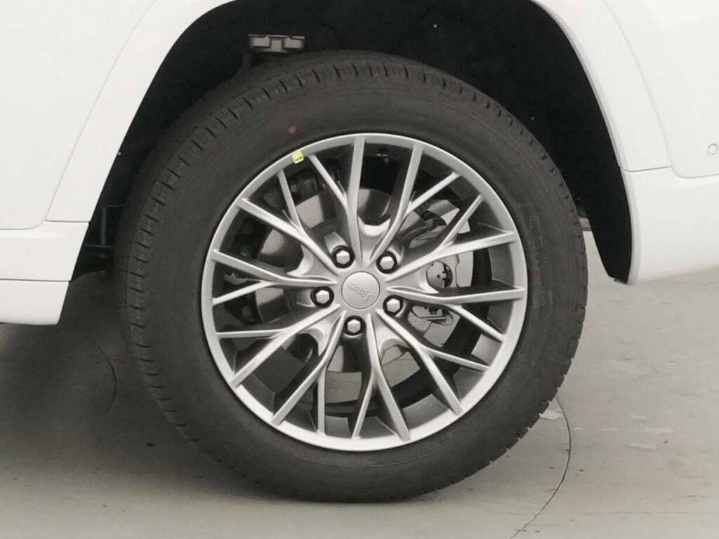 New 2025 Jeep Grand Cherokee Summit w/ Luxury Tech Group V image 39