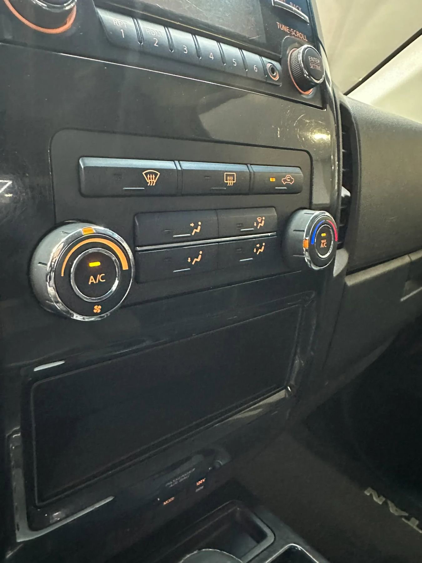 Used 2013 Nissan Titan SV w/ SV Value Truck Pkg image 14