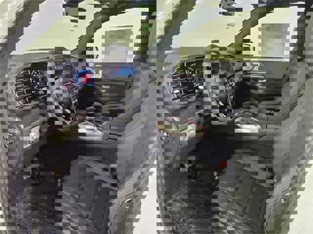 Certified 2025 Mercedes-Benz GLE 450e 4MATIC image 9