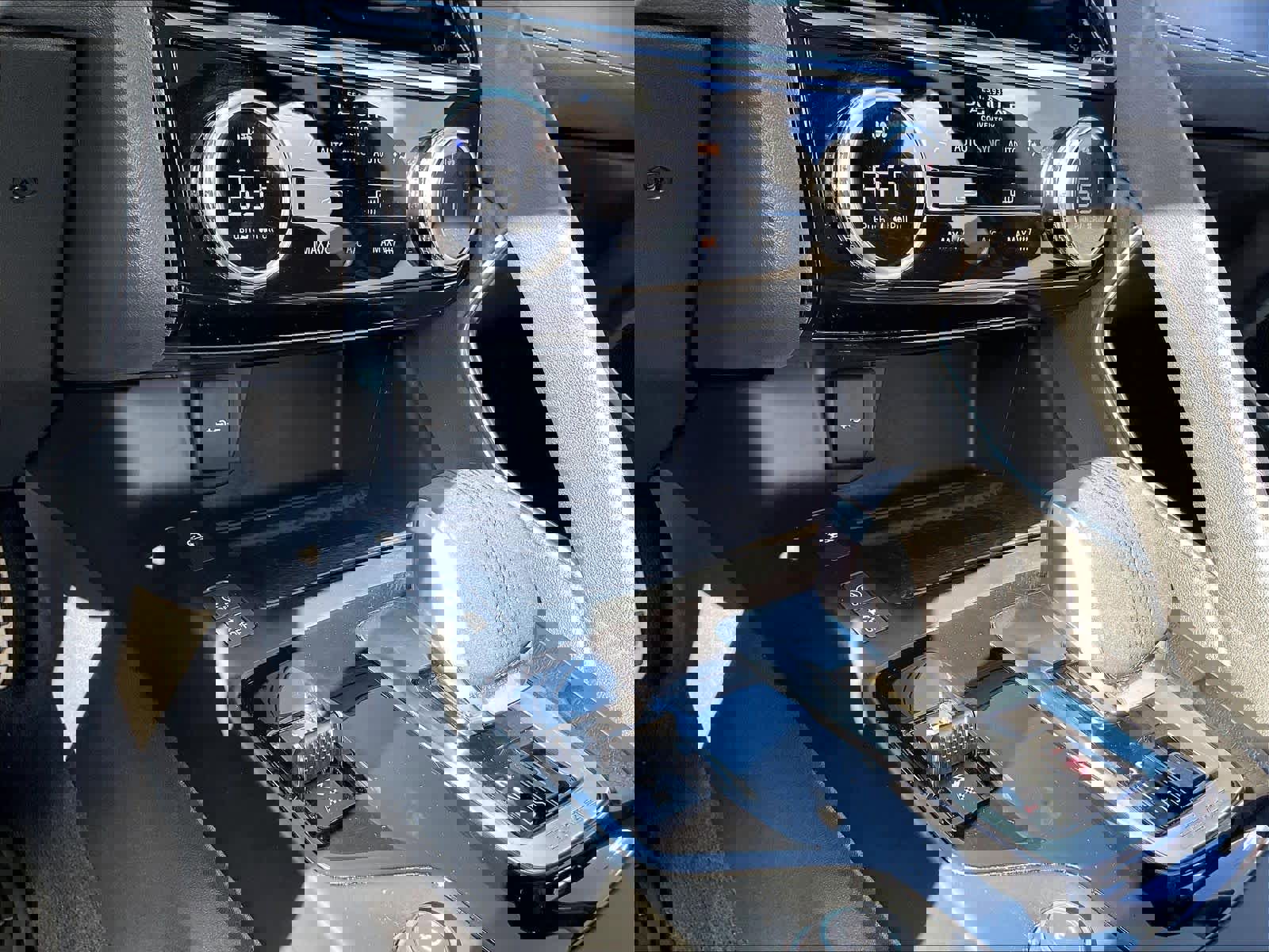 Used 2024 Jaguar E-PACE R-Dynamic SE image 36