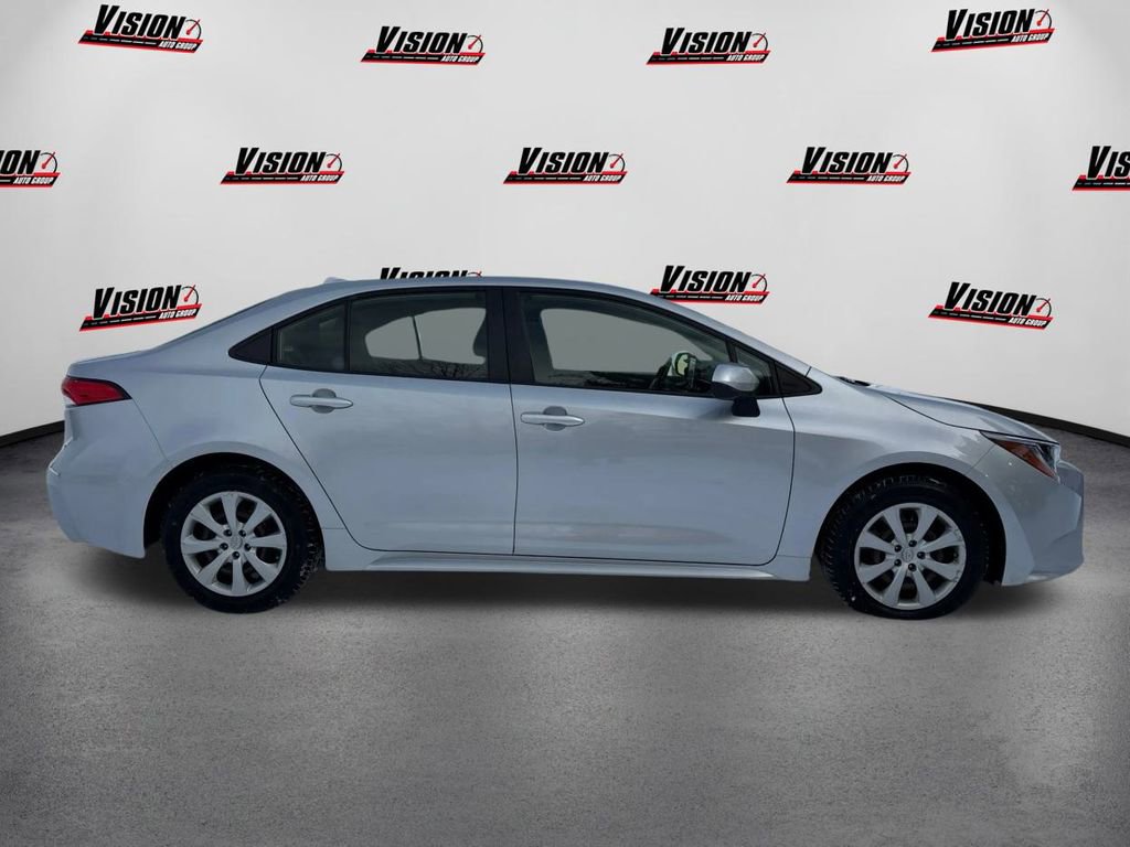 Used 2022 Toyota Corolla LE image 4
