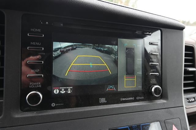 Used 2020 Toyota Sienna Limited image 16