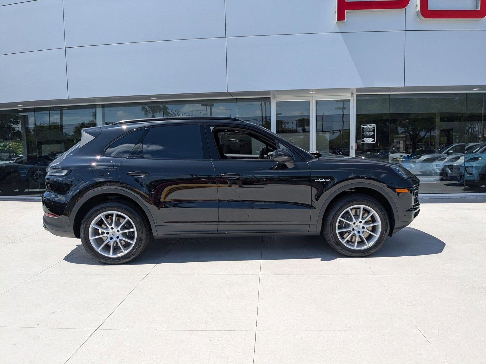 Certified 2025 Porsche Cayenne E-Hybrid image 8