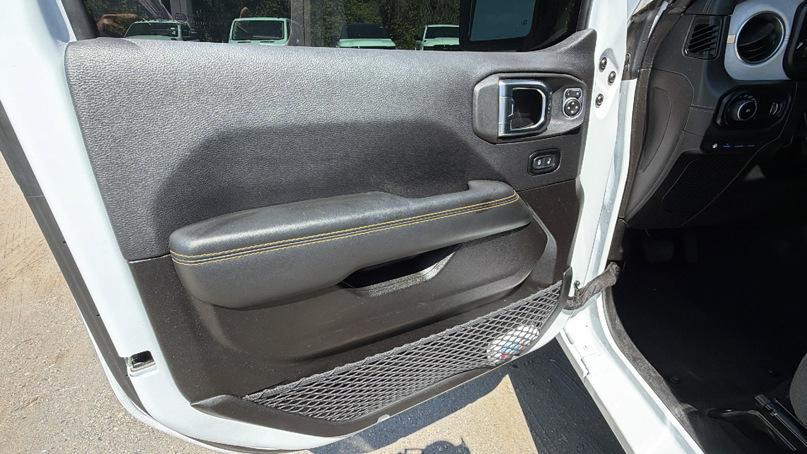 Used 2025 Jeep Wrangler Unlimited Sahara w/ Safety Group AWD/4WD image 14