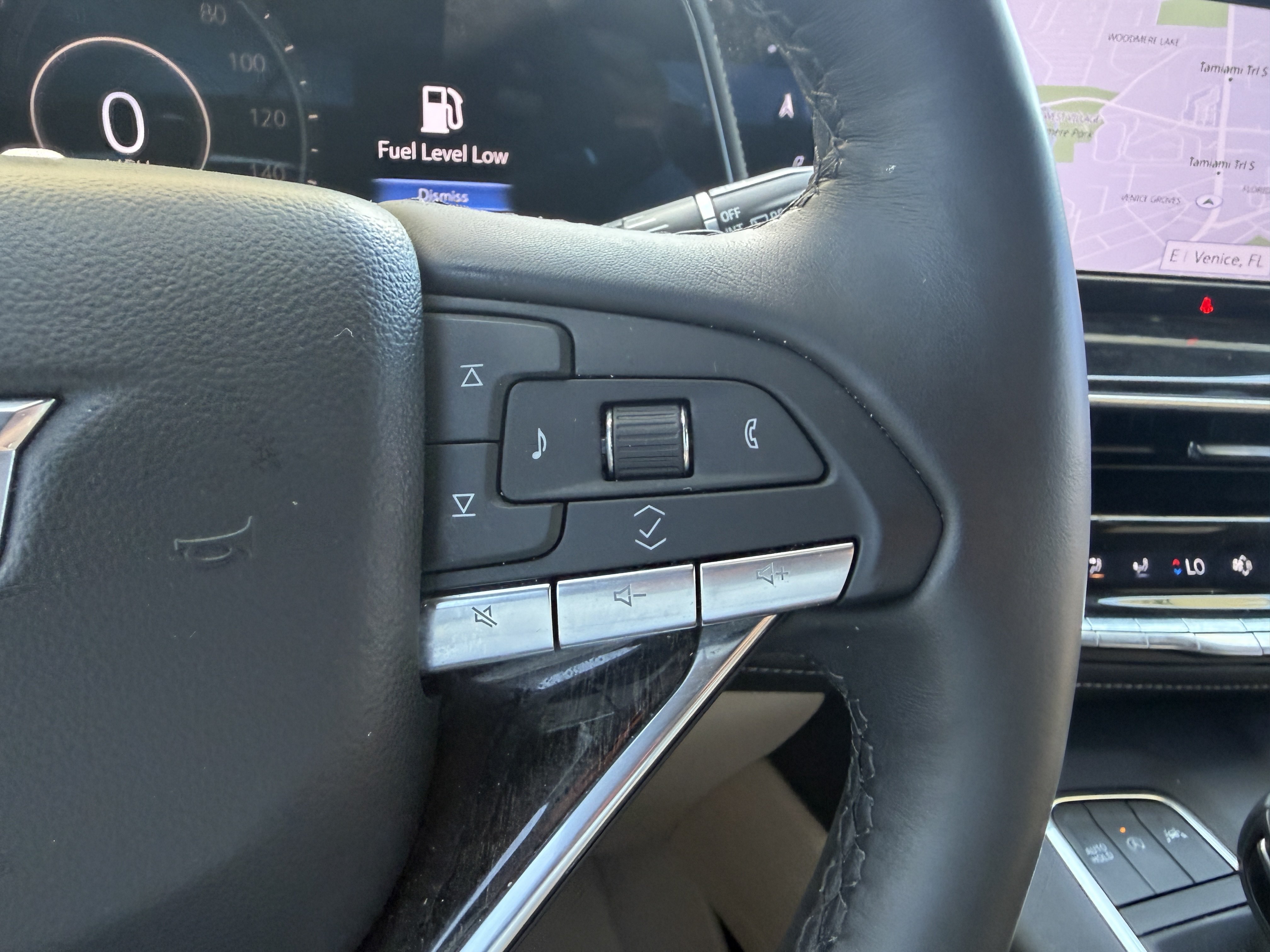 Certified 2023 Cadillac Escalade Premium Luxury AWD/4WD image 31