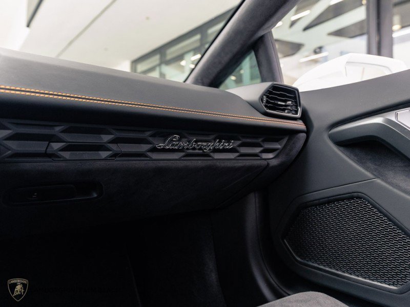 Used 2019 Lamborghini Huracan LP 580-2 RWD image 13