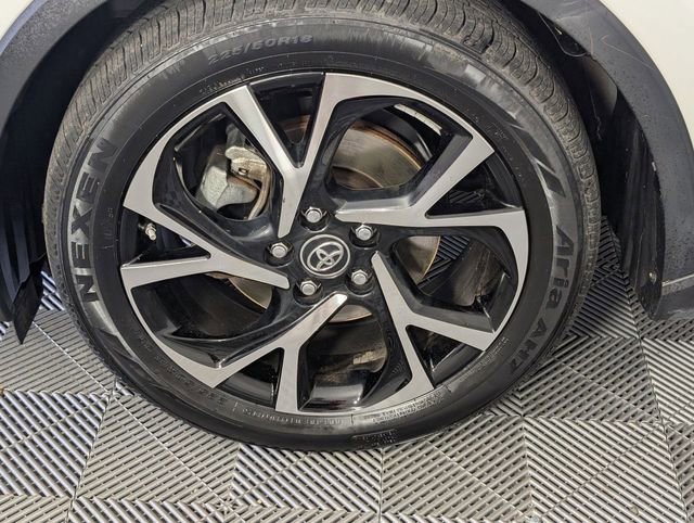 Used 2019 Toyota C-HR XLE FWD image 8
