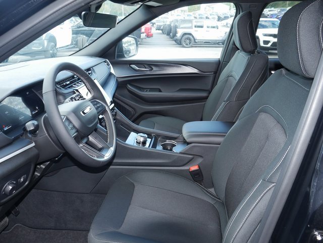 New 2025 Jeep Grand Cherokee Laredo X w/ Luxury Tech Group I image 2