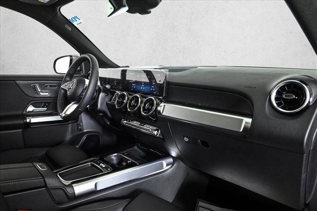New 2026 Mercedes-Benz GLB 250 4MATIC image 24
