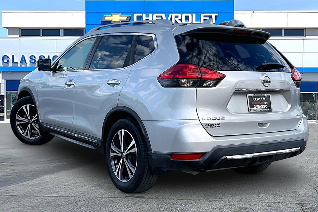 Used 2017 Nissan Rogue SL w/ SL Premium Package FWD image 3