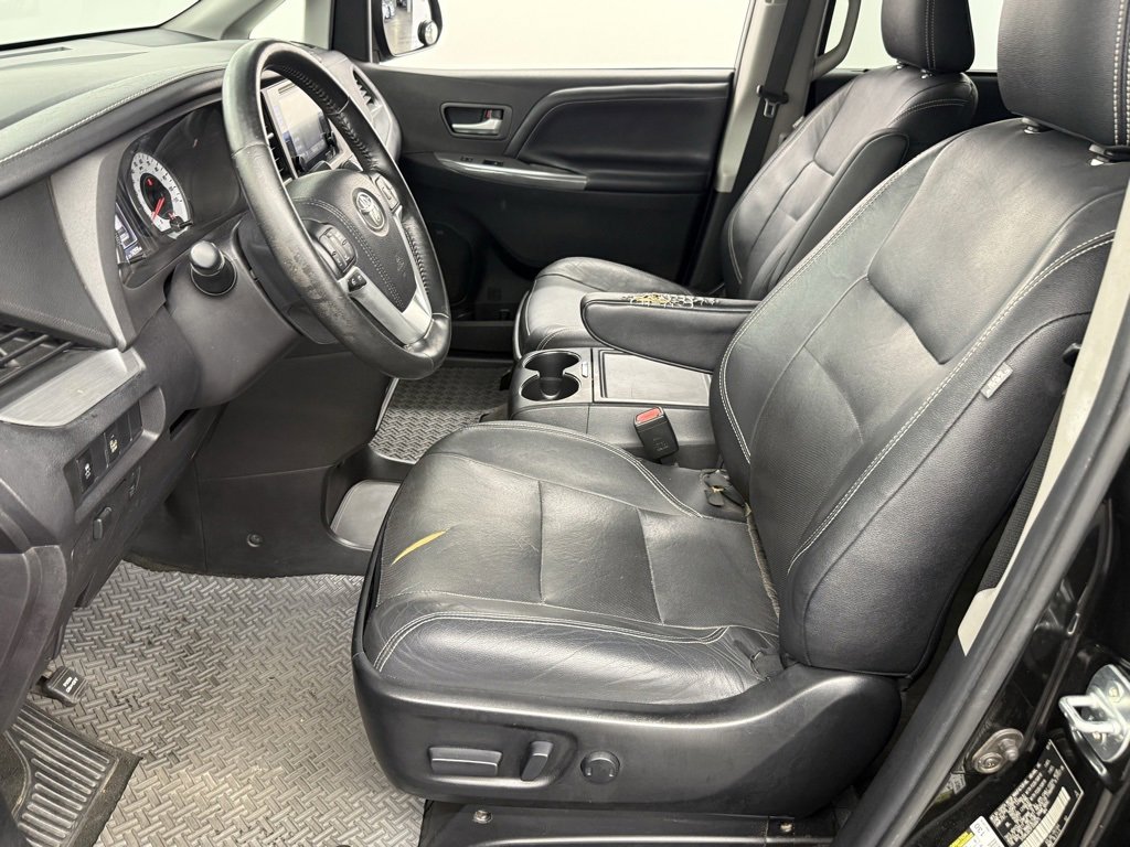 Used 2015 Toyota Sienna SE Premium image 16