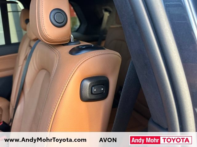 Used 2021 BMW X7 M50i w/ Dynamic Handling Package AWD/4WD image 38