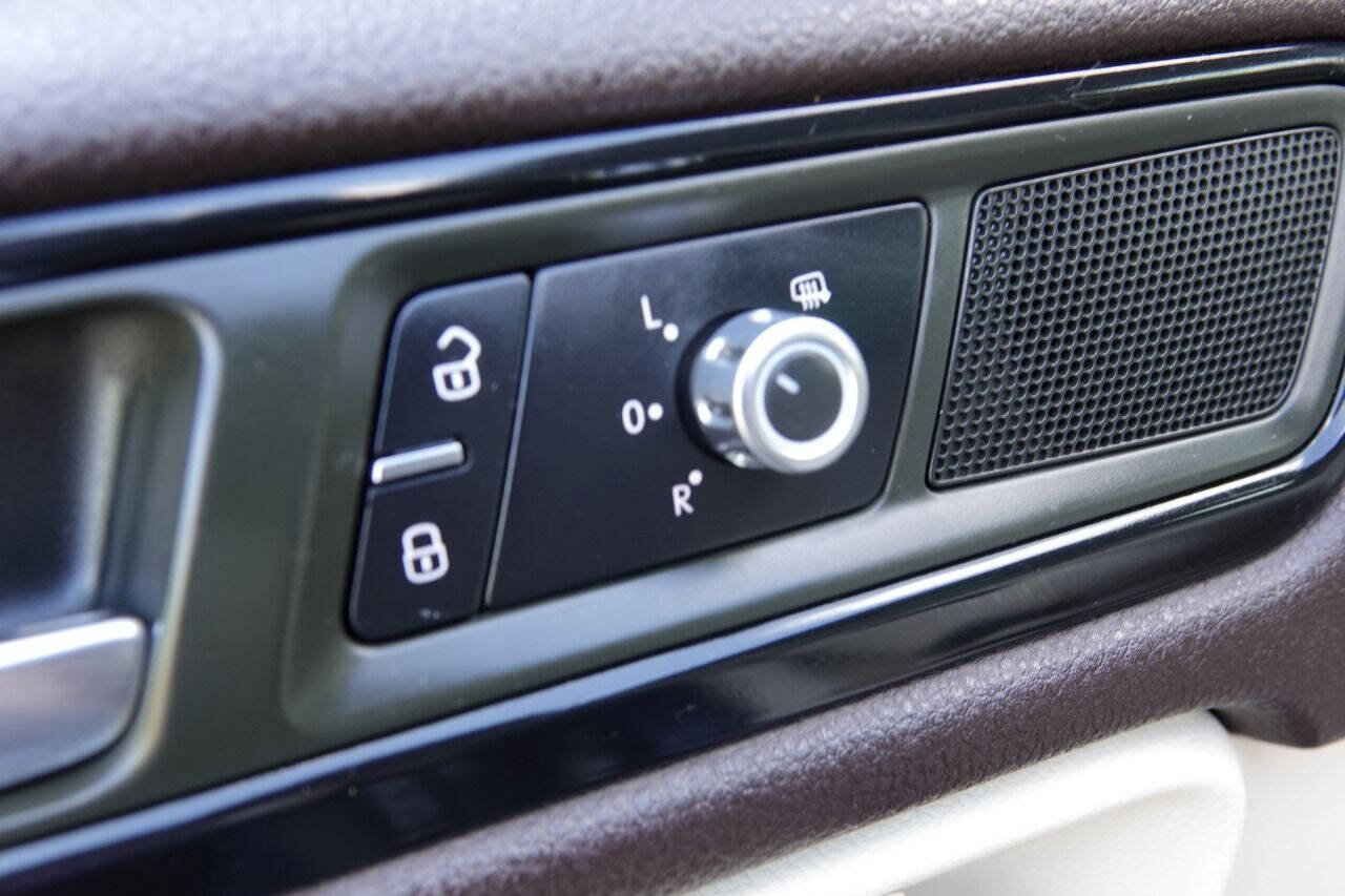 Used 2012 Volkswagen Touareg Sport image 37