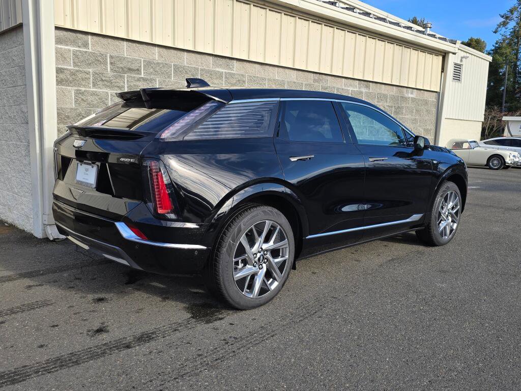 New 2026 Cadillac Optiq Luxury 1 image 9